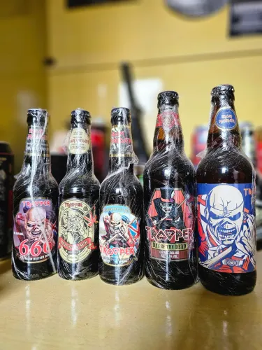 Lote cervejas The Trooper Iron Maiden + Brindes