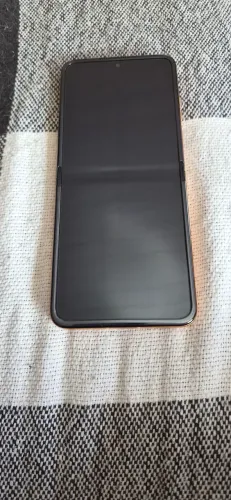 Vendo Motorola Razr 50 ultra de 512gb na cor pêssego por R$3.500!