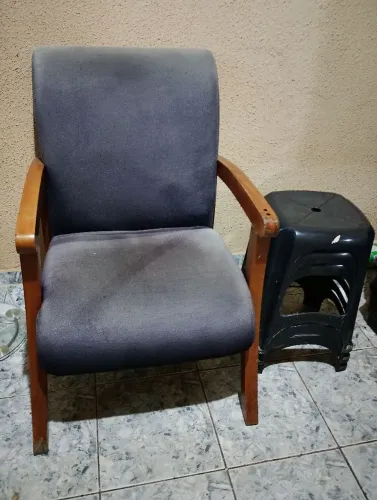 Vendo poltrona + 3 banquetas