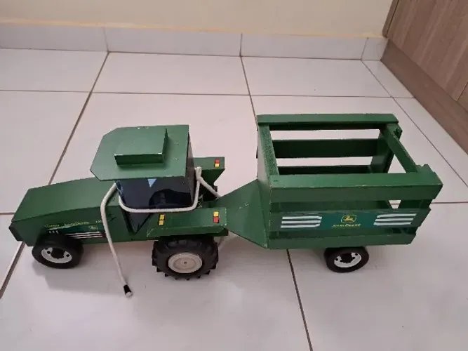 Brinquedo Trator madeira
