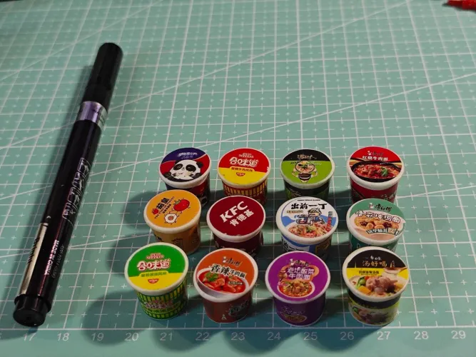 Miniaturas de alimentos cup noodles balde KFC Pringles em escala 1/12 para cenário diorama