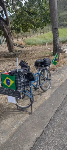 Troco essa bicicleta de carga por outraas simples. Viajo o Mundo no pedal. 