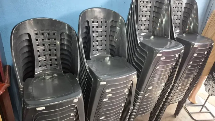 Cadeiras plásticas 