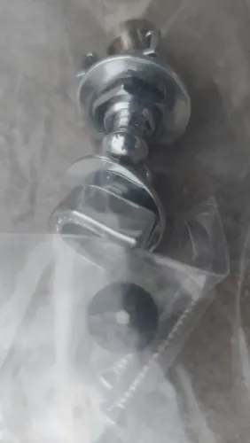 Fender Strap Locks (trava para o instrumento não cair da correia). Novo, na embalagem.