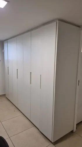 Armário 7 portas, com prateleiras medida: 2,17x2,76x060