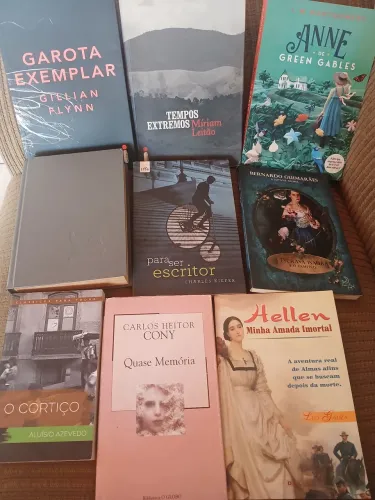 9 livros de gêneros diferentes, alguns novos e outros seminovo