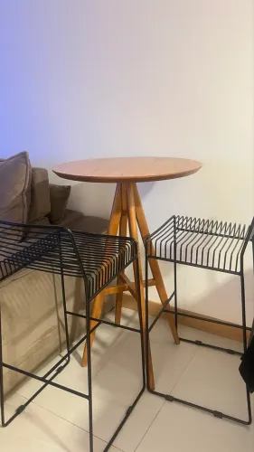 Mesa + 2 cadeiras