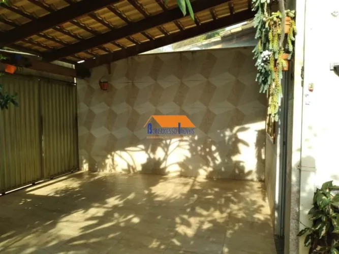 casa duplex de 2 quartos, Bairro Primeiro de Maio em Belo Horizonte