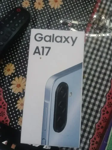 Samsung A17 top lindo