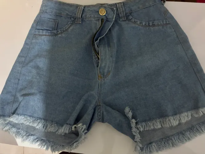Short Jeans Claro Desfiado