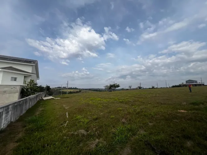 Vendo terreno de mil metros no condomínio Saint sharbel em Araçoiaba da Serra SP