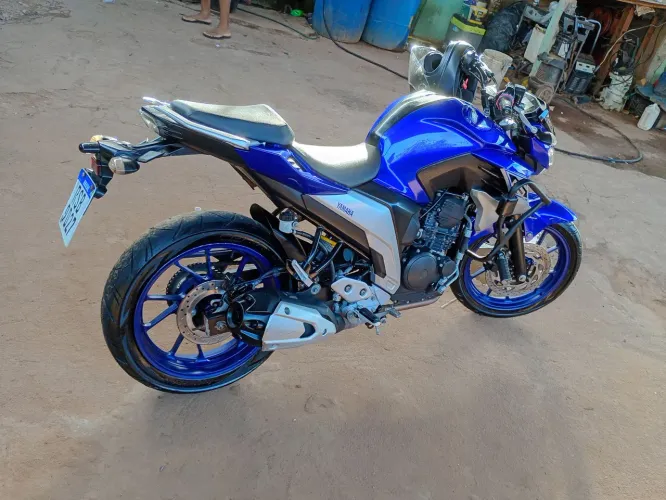 Faz 25 , impecável