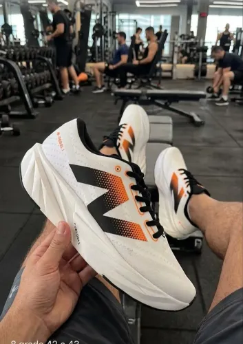 _NEW BALANCE REBEL V4_