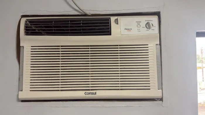 Ar condicionado de janela 12.000 btus Cônsul