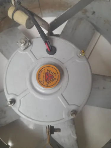 Vendo 3 exaustor tamanho industrial, seminovos,Valor 400,00 reais cada.