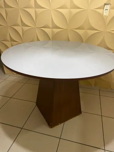 Mesa sem cadeira