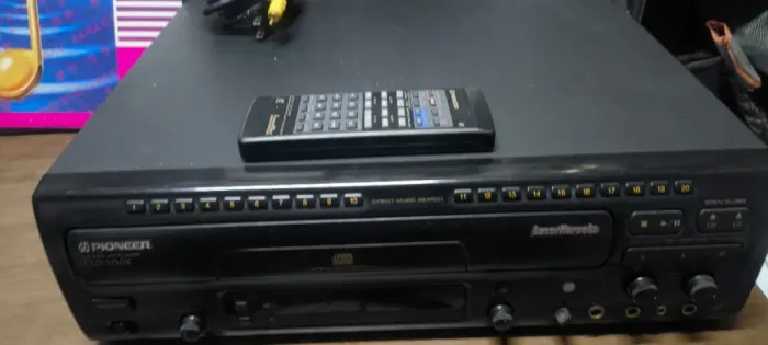 ITEM DE COLECIONADOR - KARAOKÊ LASER DISC PIONEER LCD - 1730 K