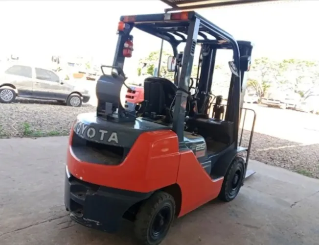Empilhadeira Toyota FDZN30