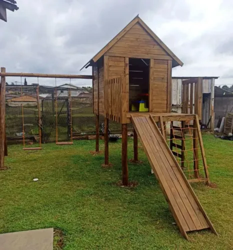 Playground infantil de madeira