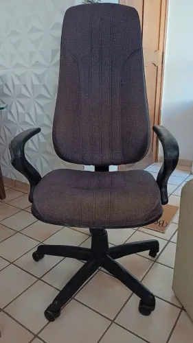 Cadeira de escritório usada