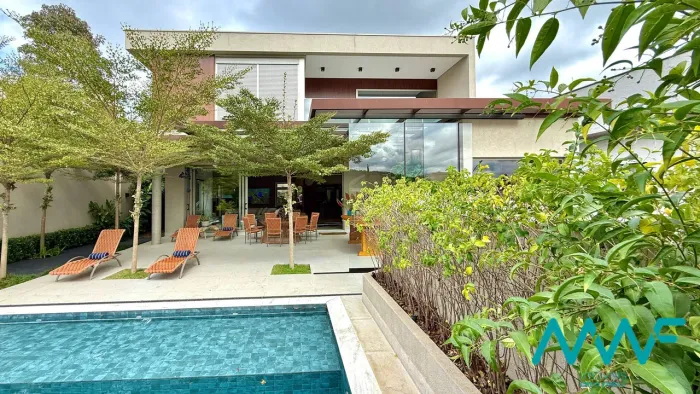 Residencial Gênesis II Casa de Esquina com 4 Suítes, Totalmente Mobiliada
