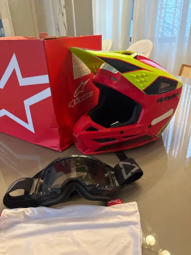 CAPACETE E ÓCULOS MOTOCROSS ALPINISTAR