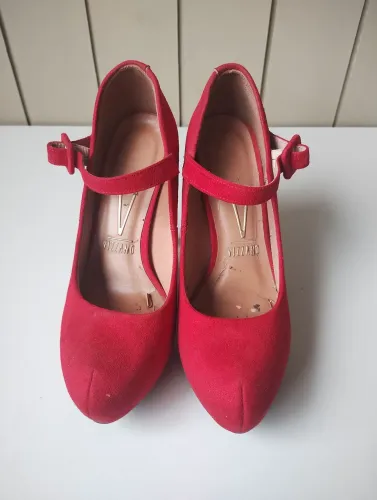 Vendo salto alto Vizzano vermelho n 37