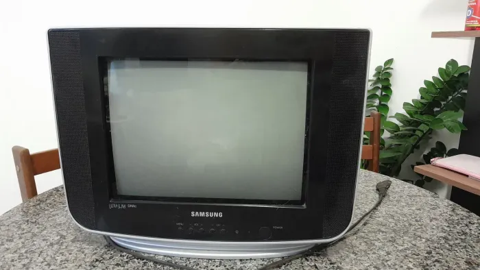 Tv 14 polegadas funcionando perfeitamente 