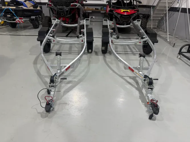 Carretinha de jet ski, galvanizada zero ano 2026 !!