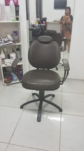 3 ITENS CABELELEIRO SALÃO/ CADEIRA GIRATÓRIA, LAVATÓRIO, GAVETEIRO