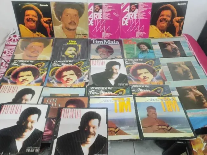 LOTE : TIM MAIA COM 25 DISCOS DE VINIL E EM BOM ESTADO !!!