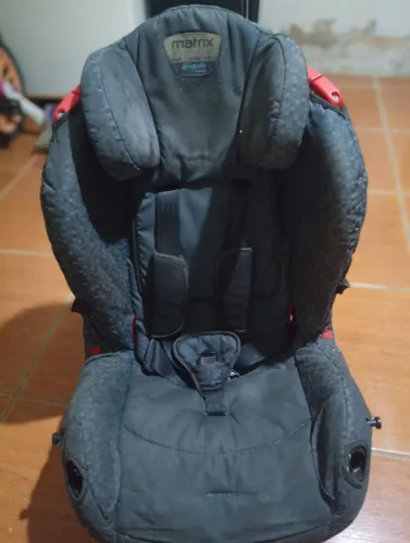 Cadeirinha para criança Burigotto reclinável. Ótimo estado!
