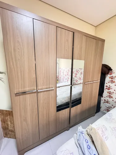 Guarda roupa- 6 portas 
