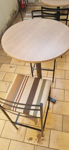 Conjunto bistro e mesa