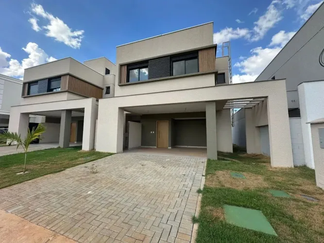 Sobrado para venda tem 166 metros quadrados com 3 quartos