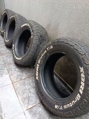 Vendo 4 pneus X-BRI BRUTUS T/A 265/65R17. 120/117S