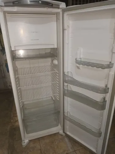 Geladeira consul frost free semi nova 220 volts tudo funcionando perfeitamente