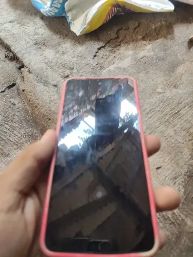 Vendo celular moto g52 com 128 GB bom para jogar jogos tipo Roblox sua tela de 90HEZZ