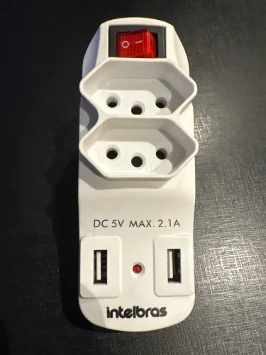 Adaptador elétrico 2 tomadas 2 USB