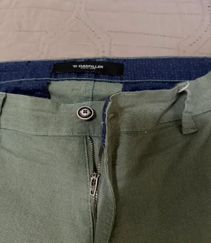 Calça de sarja Damyller (44) - verde musgo
