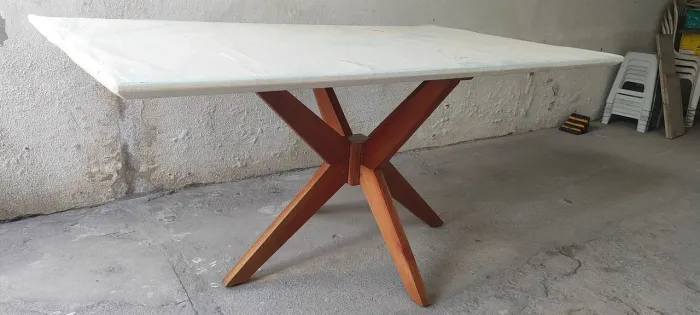 Mesa de jantar 6 lugares (sem cadeiras)