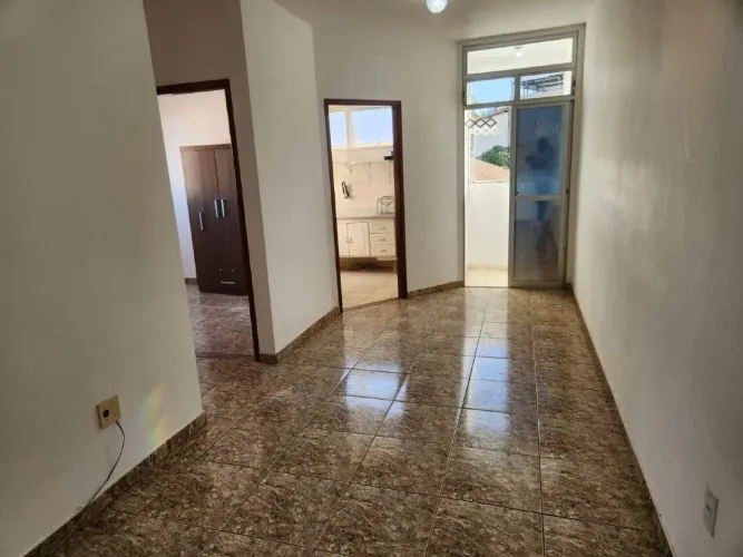 Apartamento 2 quartos com varanda, porcelanato e 1 vaga de garagem a venda no Bairro Aragu