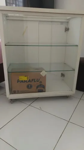 Vendo uma vitrine
