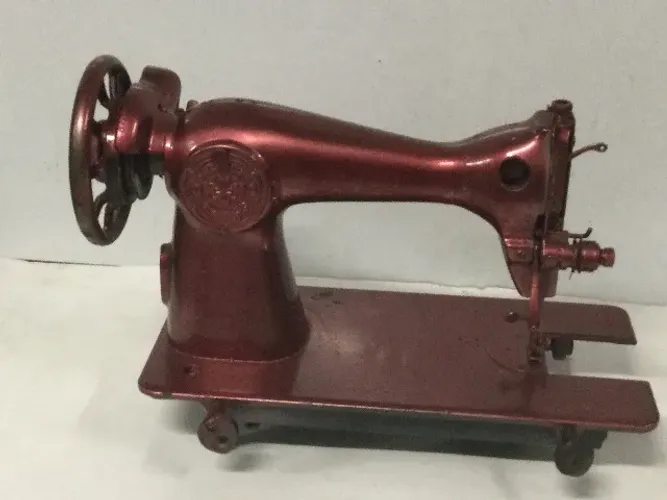 MAQUINA DE COSTURA ANTIGA
