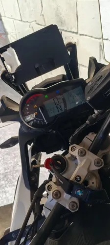 BMW F750 GS, baixa Km, nenhum detalhe, sem riscos. Impecável e com acessórios SCAM