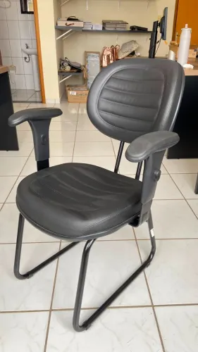 Cadeira de Escritório/Estudo - Semi Nova - Confortável