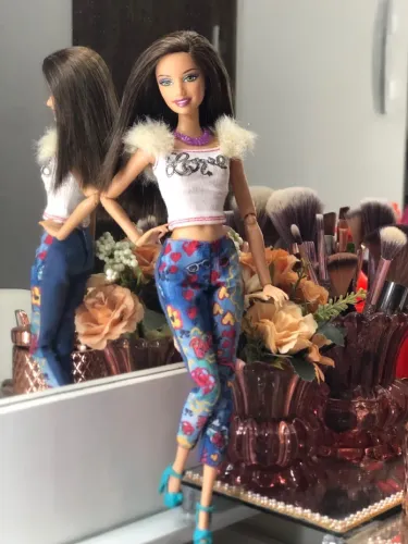 Barbie fashionista fur series Teresa 2011 Mattel articulada 