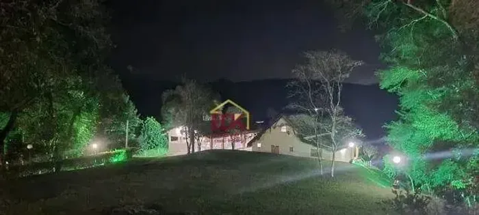 Sítio com 3 dormitórios à venda, 28000 m² por R$ 1.100.000,00 - Canto das Águas - Igaratá/