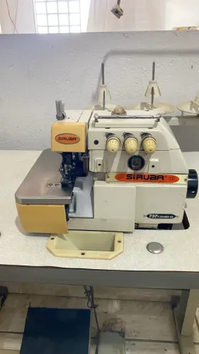 MÁQUINA INDUSTRIAL OVERLOQUE SIRUBA 
