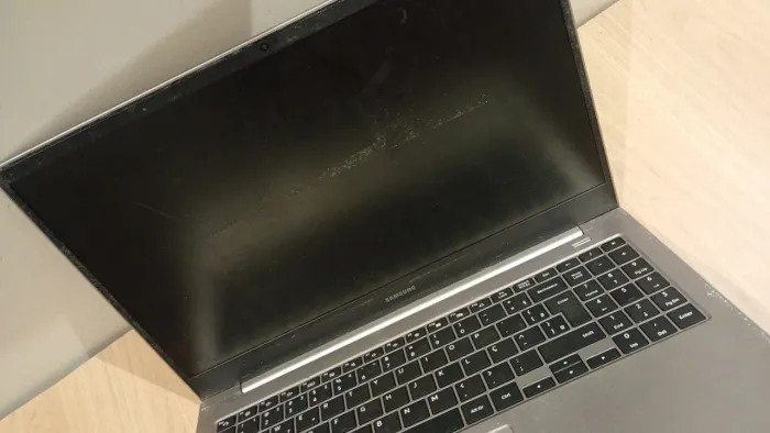 Notebook Samsung com defeito a vendar para troca de peças